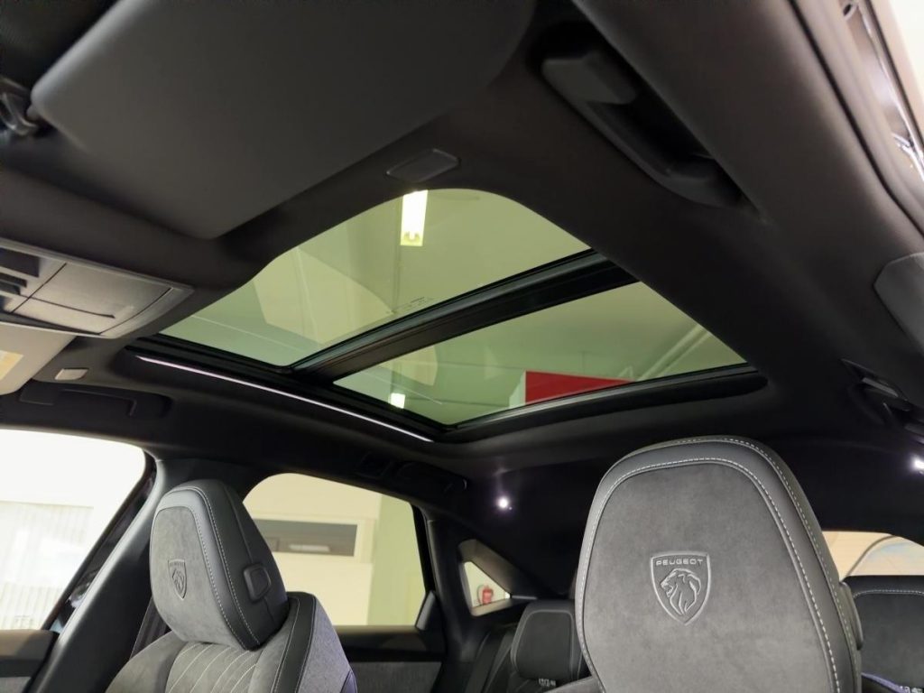 PEUGEOT 3008 GT Hybrid 145 inkl. Allwetterreifen