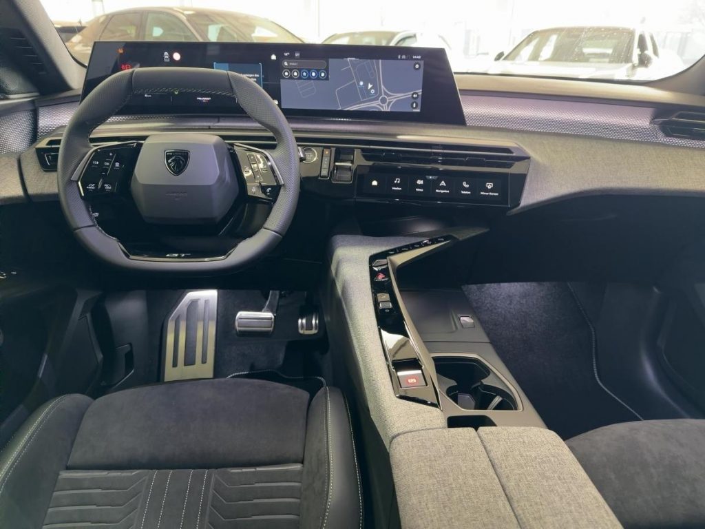 PEUGEOT 3008 GT Hybrid 145 inkl. Allwetterreifen