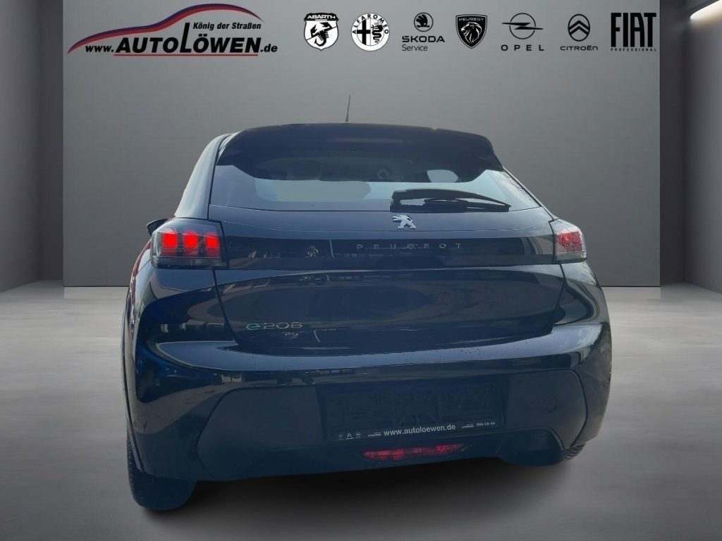 PEUGEOT e-208